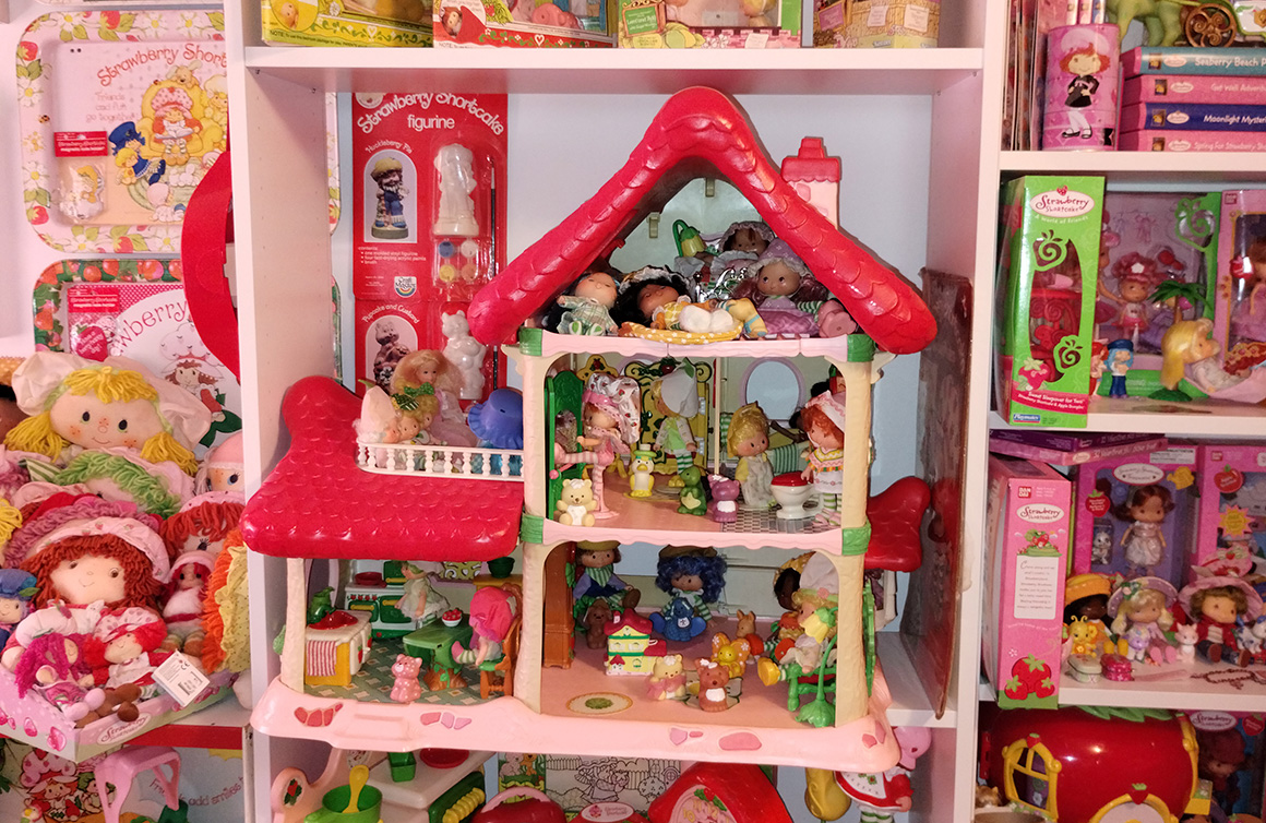 Strawberry Shortcake Berry Happy Home Dollhouse, Kenner