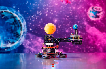 Planet Earth and Moon in Orbit, LEGO Technic