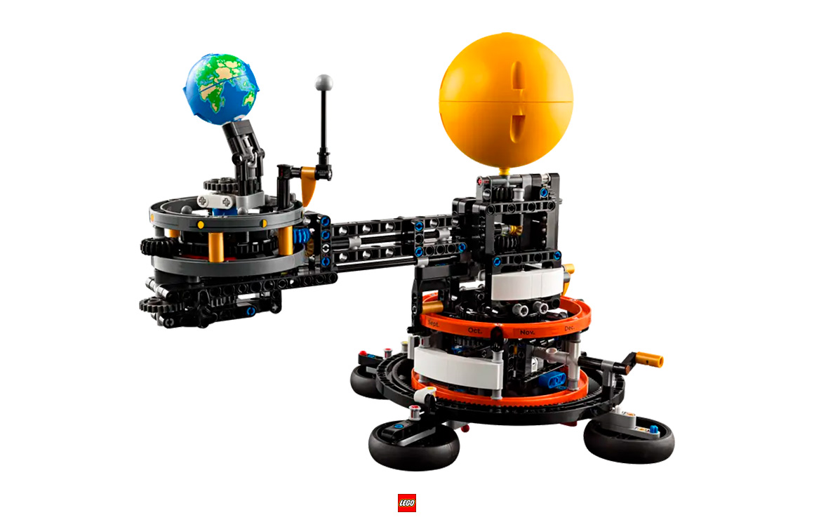 Planet Earth and Moon in Orbit LEGO Set